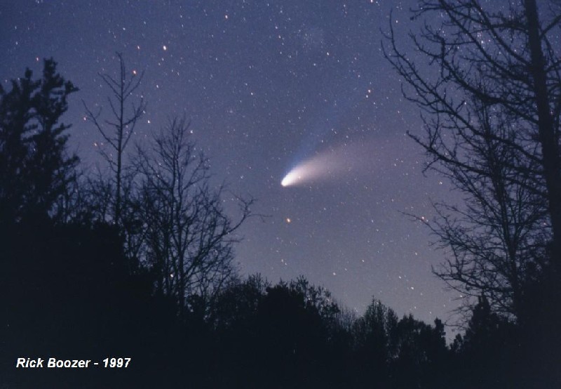 Comet Hale-Bopp photographed by Rick
          Boozer